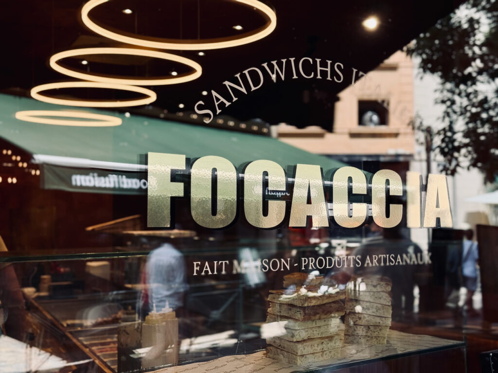Novettino régale Aix-en-Provence de focaccias garnies de produits locaux et de pépites de la gastronomie itallienne, à emporter ou savourer sur place. (vitrine)
