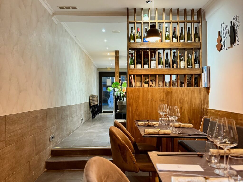 Bistro Wu à Aix-en-Provence propose une expérience gastronomique unique, alliant raffinement chinois et produits de saison. (salle)
