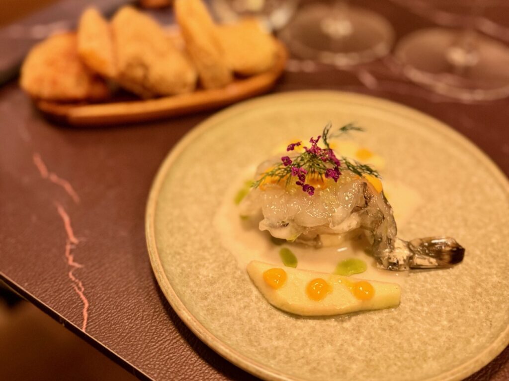Bistro Wu à Aix-en-Provence propose une expérience gastronomique unique, alliant raffinement chinois et produits de saison. (crevette)