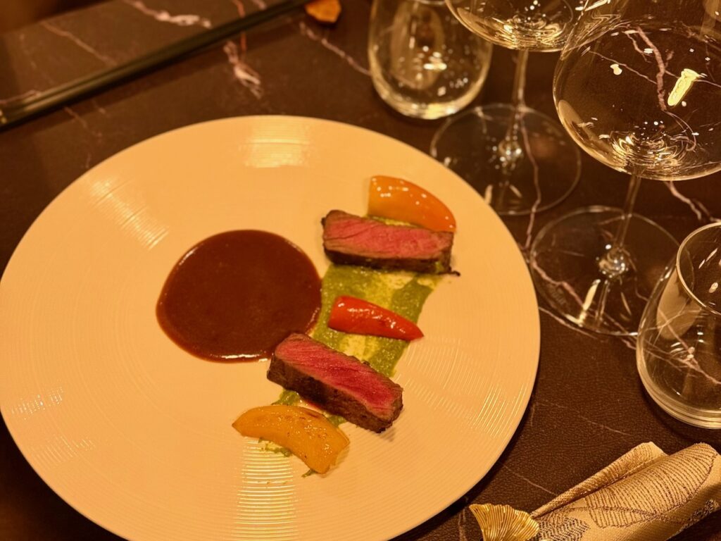Bistro Wu à Aix-en-Provence propose une expérience gastronomique unique, alliant raffinement chinois et produits de saison. (boeuf)