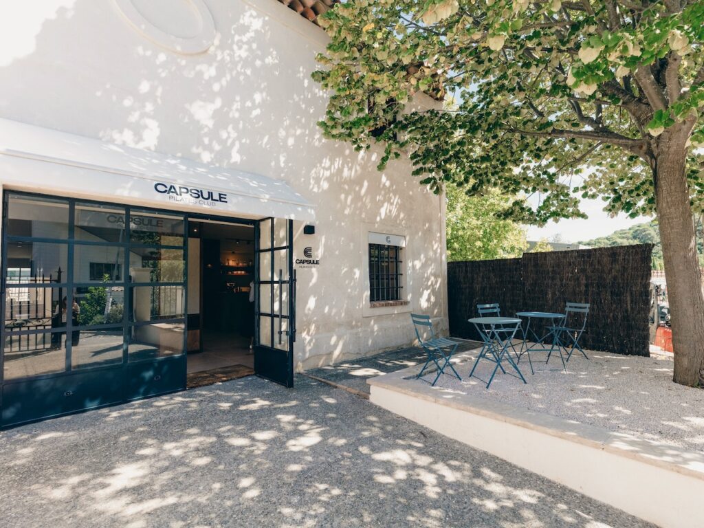 Capsule Pilates Club est une boutique fitness quoi propose des cours de pilates au sol et pilates réformer en collectif ou en individuel, mais aussi des cours de barre. (façade)