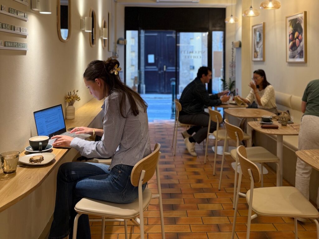 Maiiipo est une cantine Coffee-shop située dans le centre historique d’Aix-en-Provence ouverte 5 jours 7 toute la journée. (intérieur)
