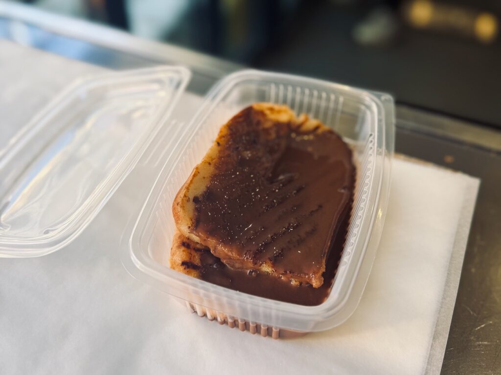 Chez Barth est une sandwicherie artisanales située place des prêcheurs à Aix-en-Provence. (pain perdue)