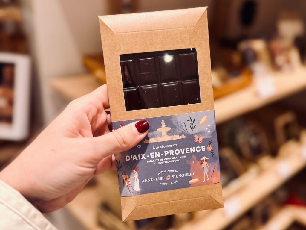 Anne-Lise Signouret propose dans sa quatrième boutique située à Aix en Provence, des chocolats réalisés de manière artisanale pour toutes les occasions. (tablette Aix)