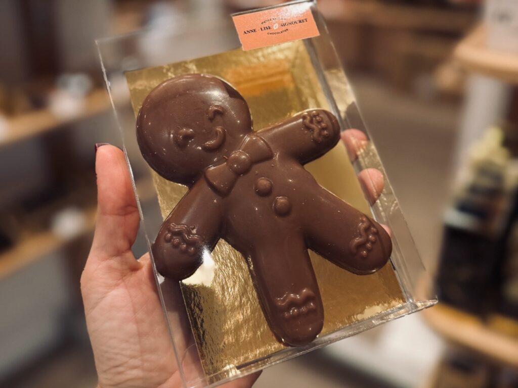 Anne-Lise Signouret propose dans sa quatrième boutique située à Aix en Provence, des chocolats réalisés de manière artisanale pour toutes les occasions. (petit bonhomme)