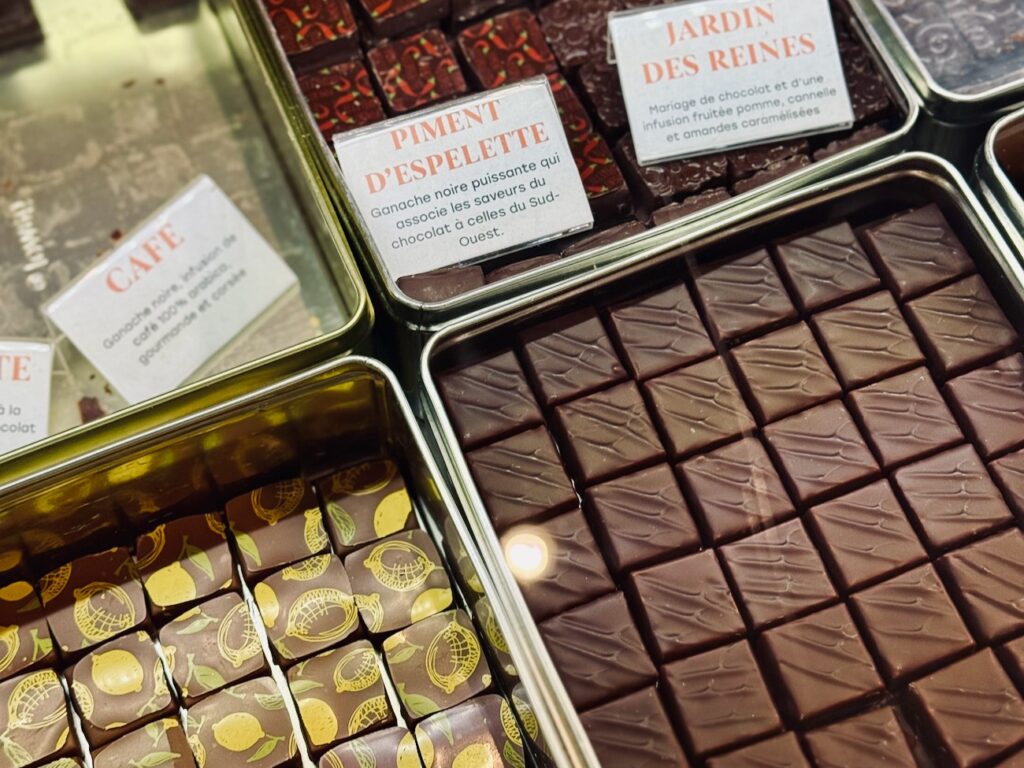 Anne-Lise Signouret propose dans sa quatrième boutique située à Aix en Provence, des chocolats réalisés de manière artisanale pour toutes les occasions. (chocolat)