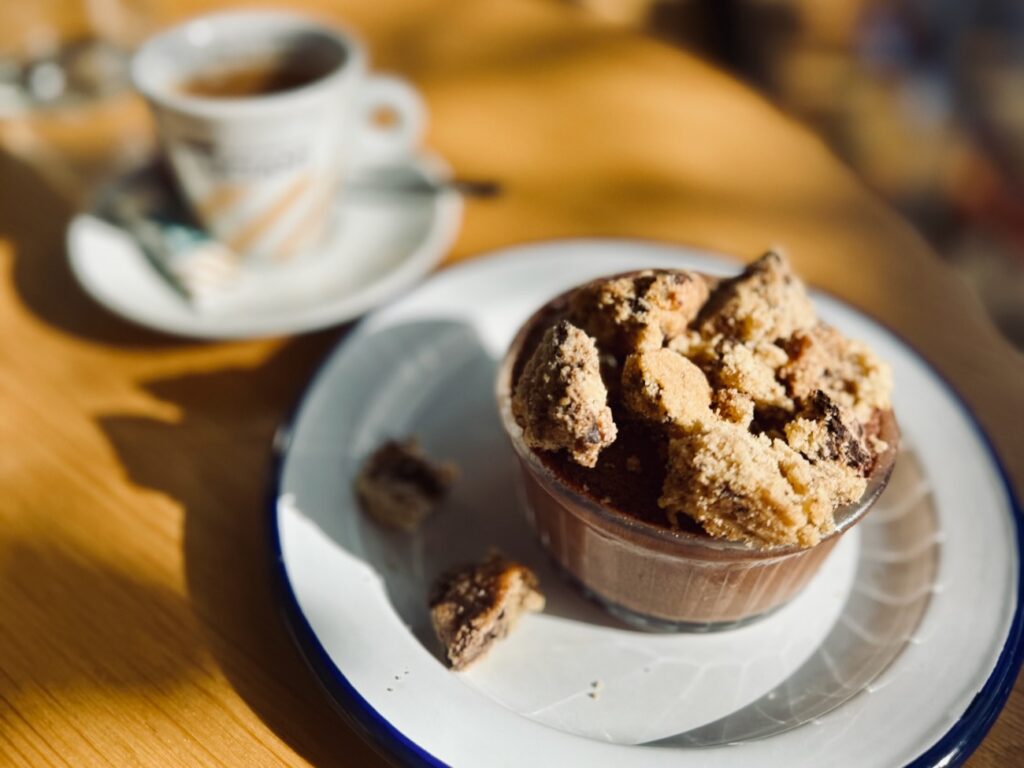 Niché à deux pas de la faculté de droit, L’Escargot rassemble tout l’écosystème autour d’une cuisine bistrot fraîche et savoureuse. (desserts)