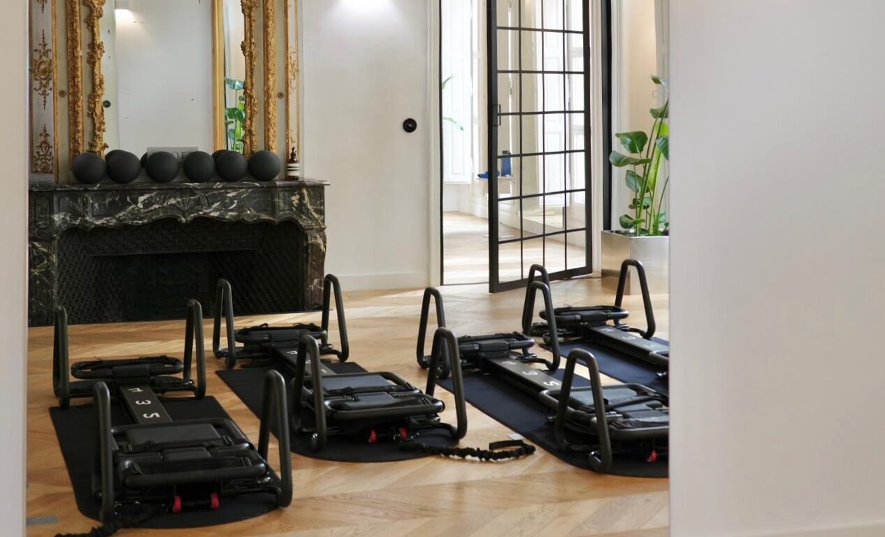 Storm est un studio de fitness situé au coeur d’Aix-en-Provence proposant des cours de lagree, de pilate Mat et de barre.