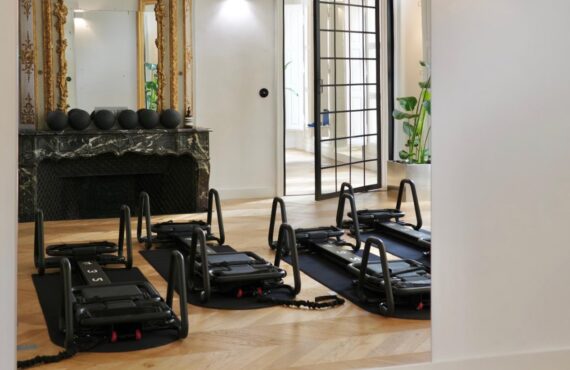 Storm est un studio de fitness situé au coeur d’Aix-en-Provence proposant des cours de lagree, de pilate Mat et de barre.