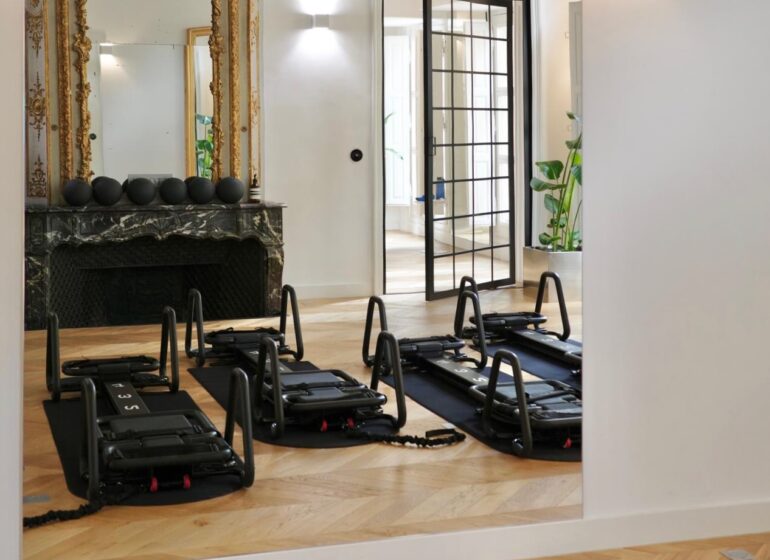 Storm est un studio de fitness situé au coeur d’Aix-en-Provence proposant des cours de lagree, de pilate Mat et de barre.