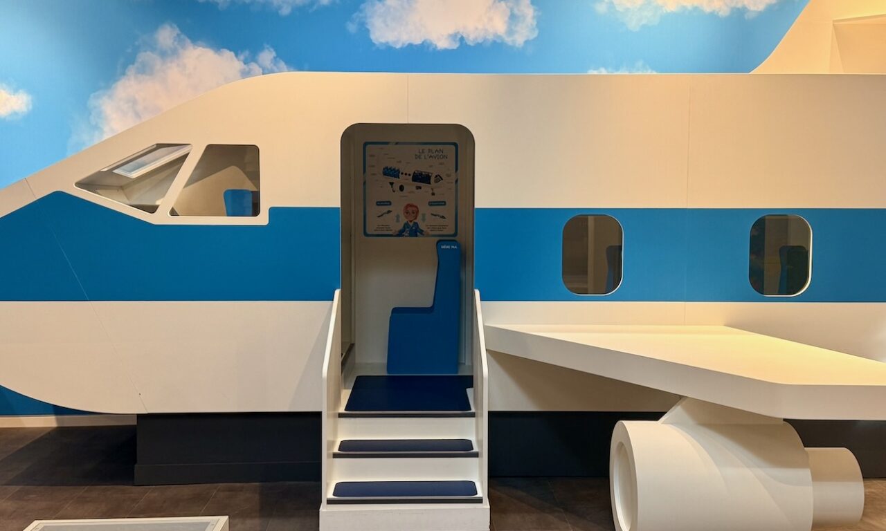 Paloma est un parc ludo-éducatif pour enfant de 0 à 10 ans qui décline dans une mini ville 7 univers. (avion)