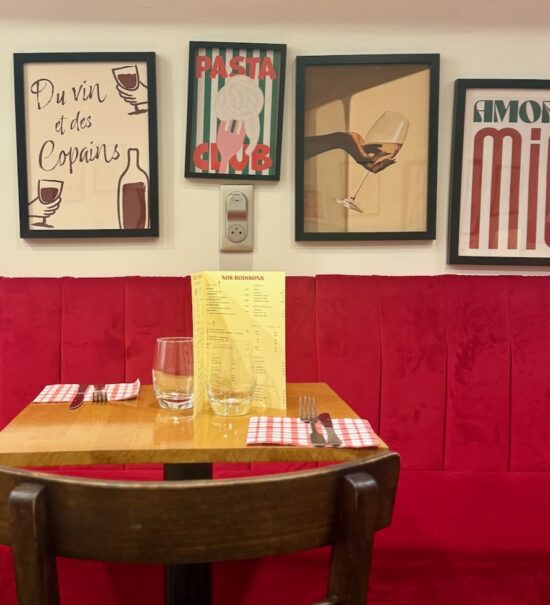 Piu Pasta est un comptoir à pâtes fraîches situé dans le centre ville d'Aix en Provence où l’on compose son assiette de A à Z. (table)