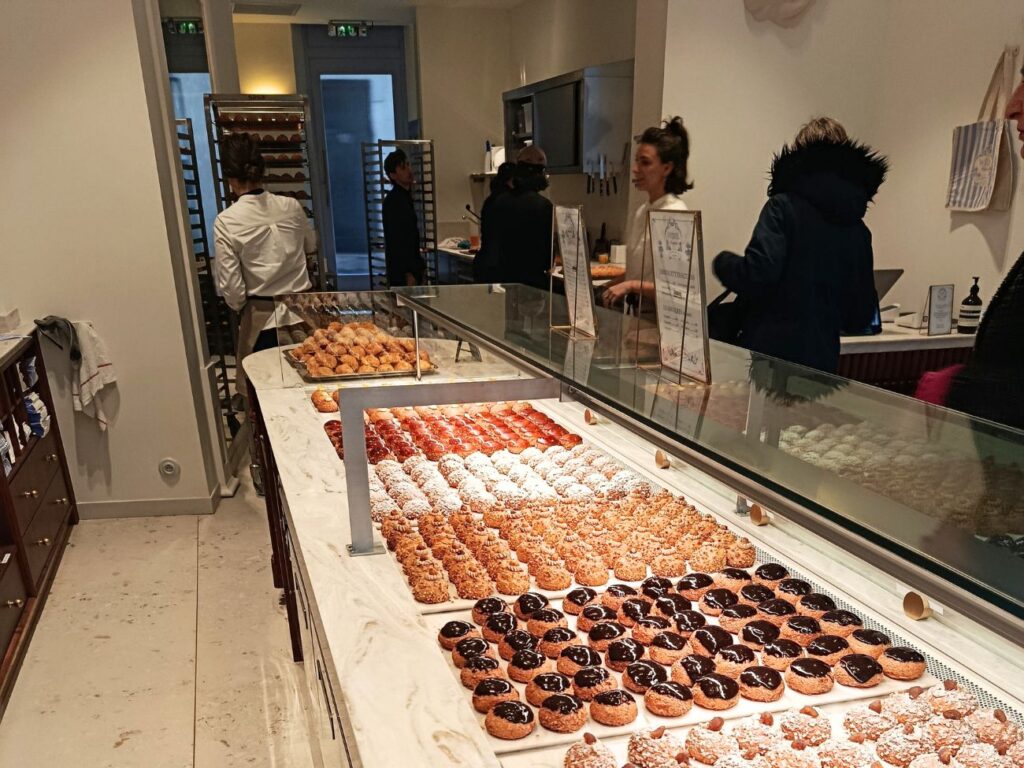 Weibel Chouquettes est une pâtisserie artisanale spécialisée dans la pâte à chou, située dans le coeur historique d'Aix-en-Provence (comptoir chouquettes)