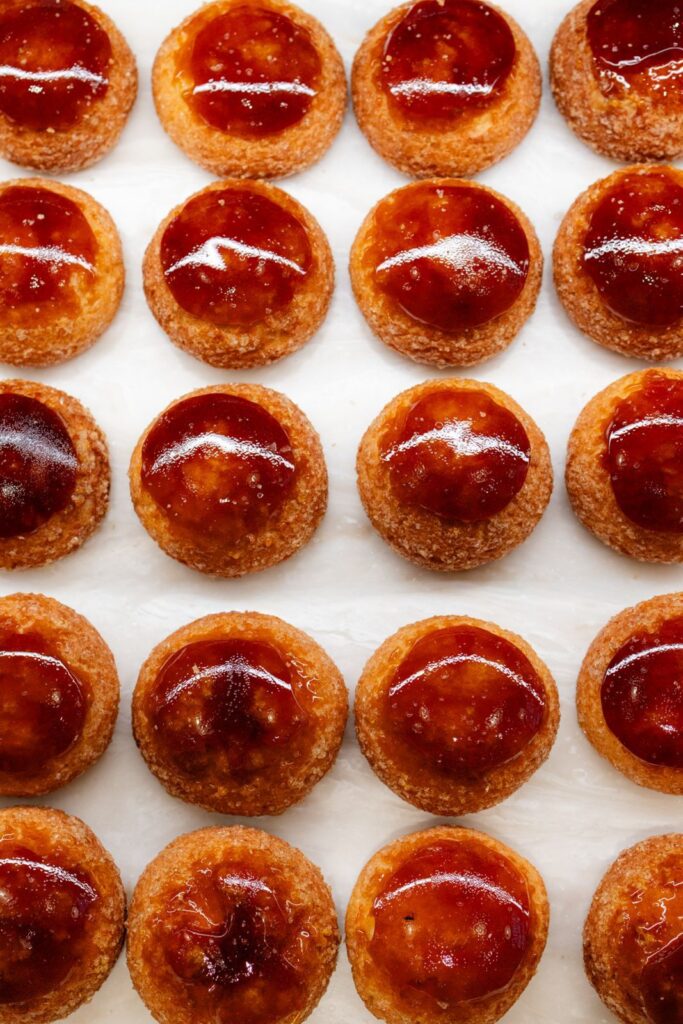 Weibel Chouquettes est une pâtisserie artisanale spécialisée dans la pâte à chou, située dans le coeur historique d'Aix-en-Provence (zoom choux)