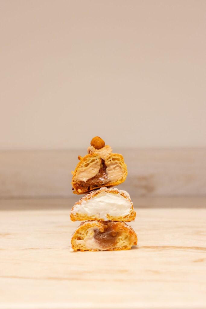 Weibel Chouquettes est une pâtisserie artisanale spécialisée dans la pâte à chou, située dans le coeur historique d'Aix-en-Provence (3 choux)