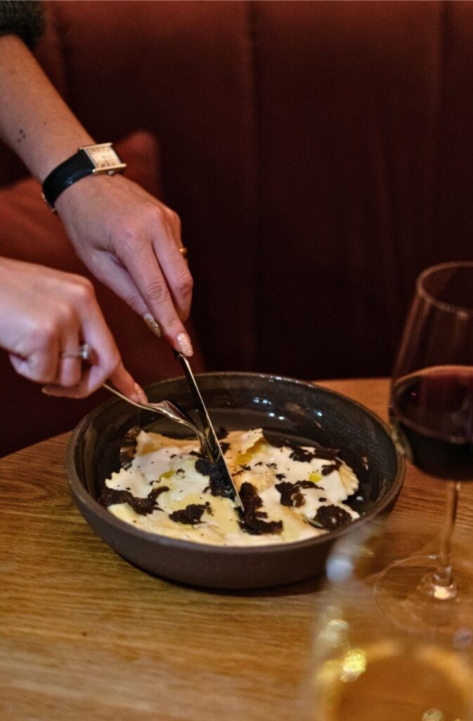 Casa Norma est un restaurant sicilien, spécialisé en pâtes fraîches et poissons maturés, situé quartier Mazarin, à Aix-en-Provence.