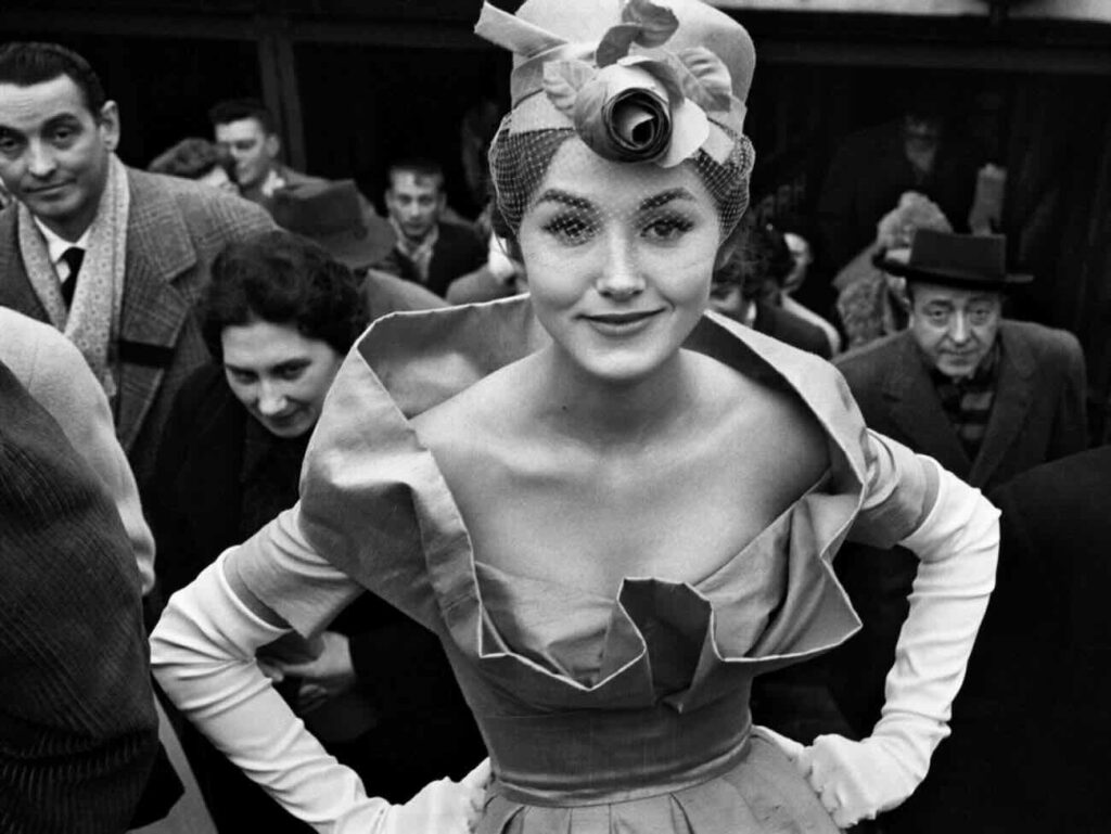 Le Château La Coste consacre une exposition à l’un des grands noms de la photographie du XXᵉ siècle : Frank Horvat dans la Galerie des Chais. Intitulée « Laisser la vie se produire », cette présentation retrace plusieurs décennies d’un travail libre, audacieux et profondément humain entre mode et photos de rue (mannequin)