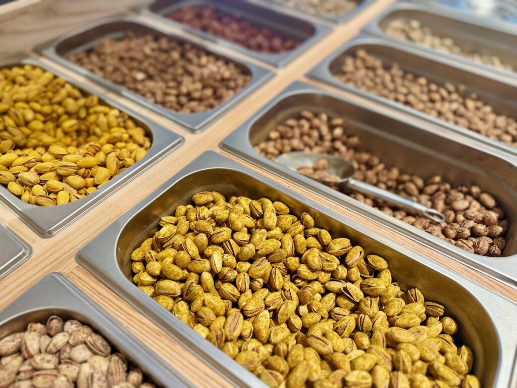 La Maison de la Pistache est une épicerie fine dédiée à la pistache à Aix-en-Provence. On y retrouve le fruit à coque sous toutes ses formes. (cumin)