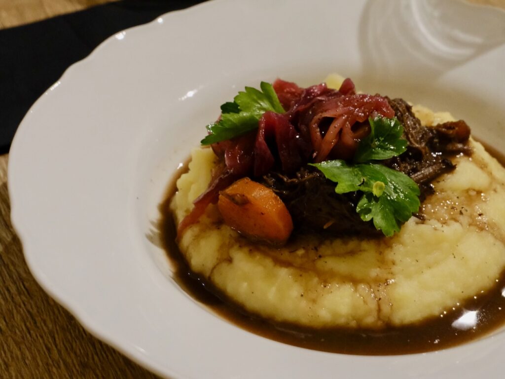 Sarriette est un restaurant bistronomique situé à deux pas du campus arts et métiers à Aix-en-Provence (boeuf)