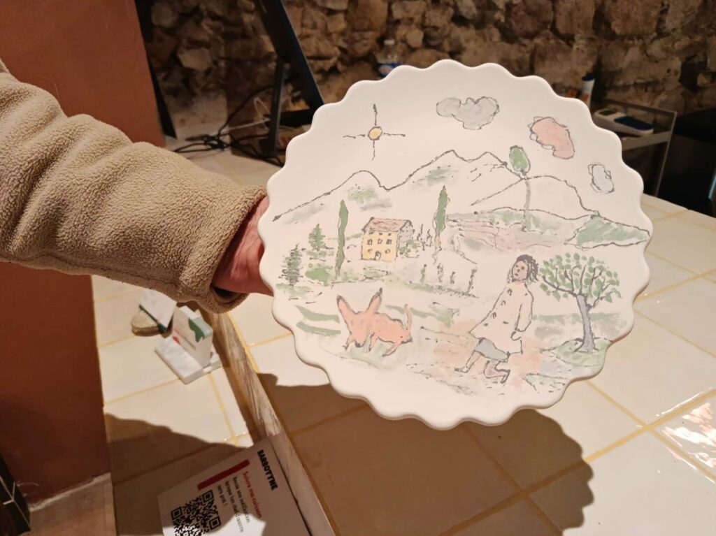 À Aix, Barbotyne réinvente la pause créative : c'est un café-céramique où l’on peint, boisson chaude à la main, dans une ambiance toute douce. Un coffee-atelier pour ralentir et créer (assiette)