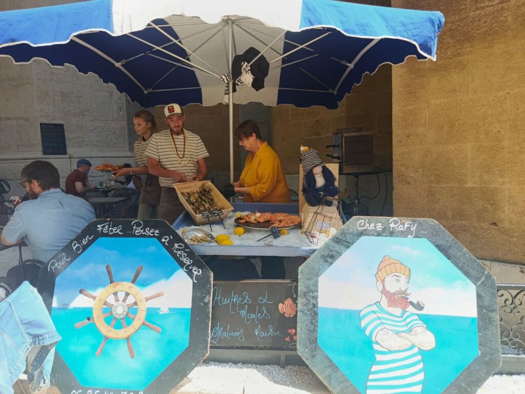 À Aix, La brasserie de quartier Le Gaulois a fait peau neuve : véritable institution, elle offre une terrasse ensoleillée, une déco aux lignes épurées et une cuisine du sud généreuse à souhait (coquillages)