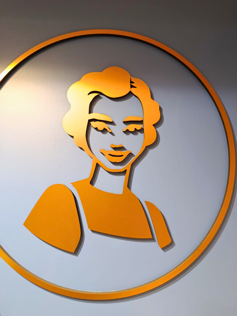Laura Todd, c’est l’institution du cookie mi-cuit, artisanal et sophistiqué. Cette pâtisserie de renom fait son retour en plein cœur d’Aix-en-Provence avec ses recettes iconiques (laura todd)