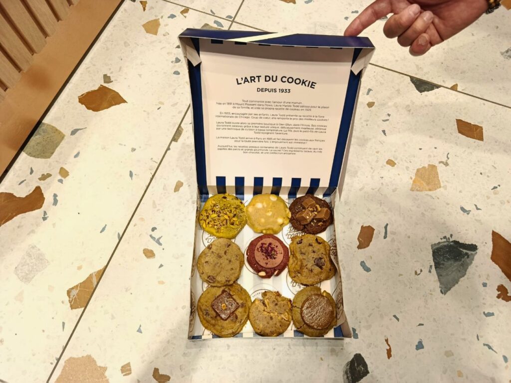 Laura Todd, c’est l’institution du cookie mi-cuit, artisanal et sophistiqué. Cette pâtisserie de renom fait son retour en plein cœur d’Aix-en-Provence avec ses recettes iconiques (cookie box)