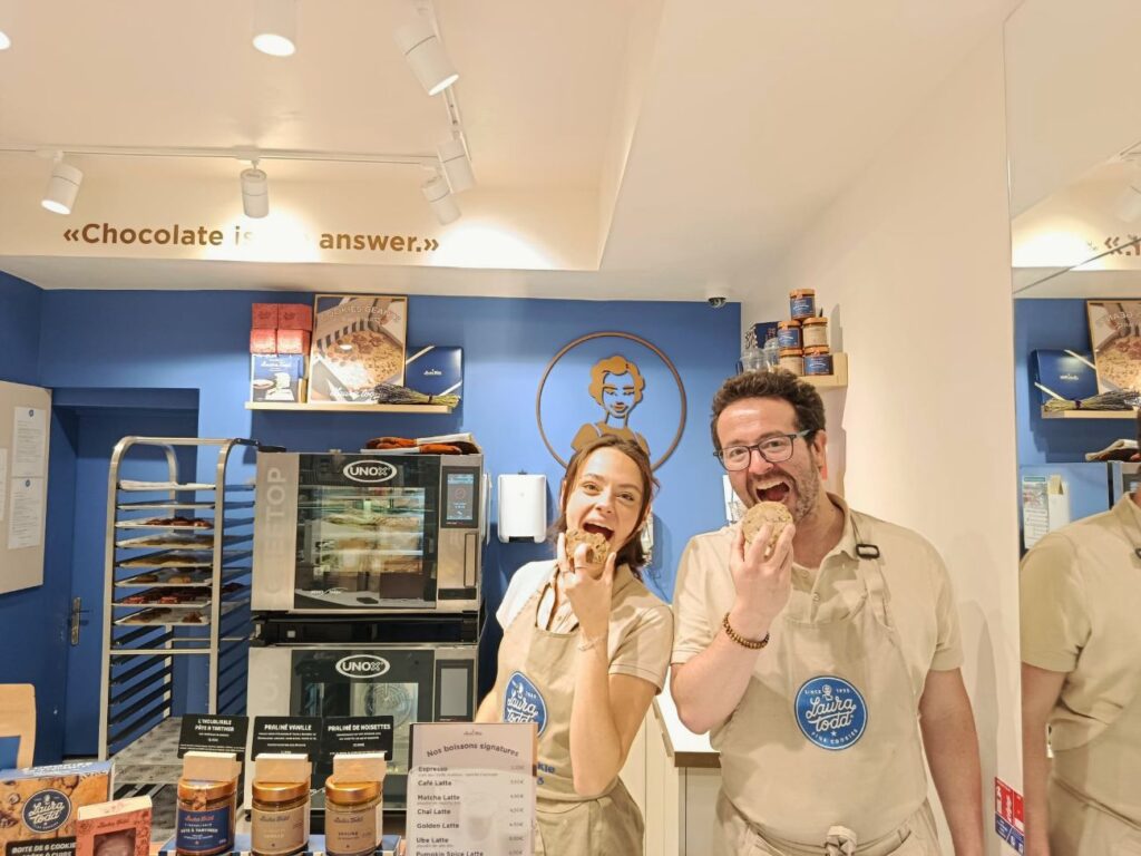 Laura Todd, c’est l’institution du cookie mi-cuit, artisanal et sophistiqué. Cette pâtisserie de renom fait son retour en plein cœur d’Aix-en-Provence avec ses recettes iconiques (équipe)