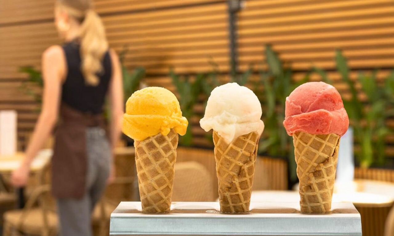 Philippe Faur est un glacier artisanal situé sur le cours Mirabeau, à Aix-en-Provence. Ses parfums classiques, et inspirés des saveurs du Sud, sont d'une qualité et d'une fraîcheur inégalées (sorbets)