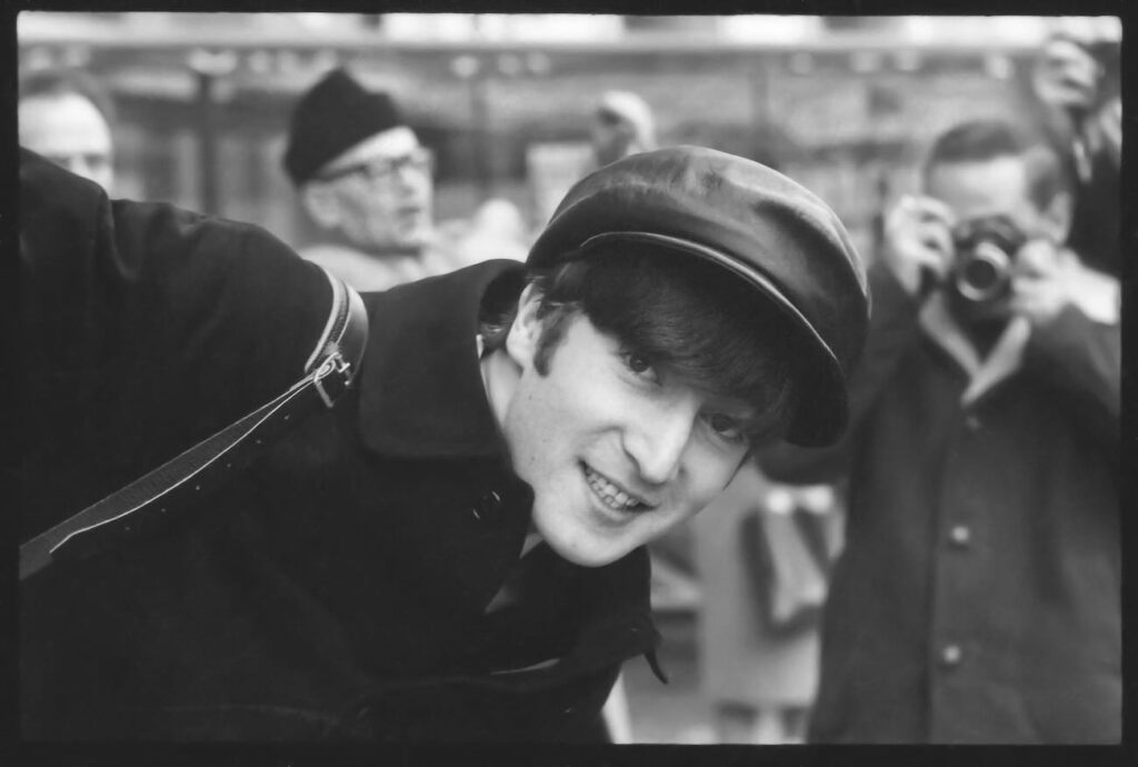 Avec l’exposition "Eyes of the Storm" au Musée Granet d'Aix-en-Provence, découvrez des photographies inédites de Paul McCartney retraçant l’ascension des Beatles et les années 1963-1964 (John Lennon, Paris)