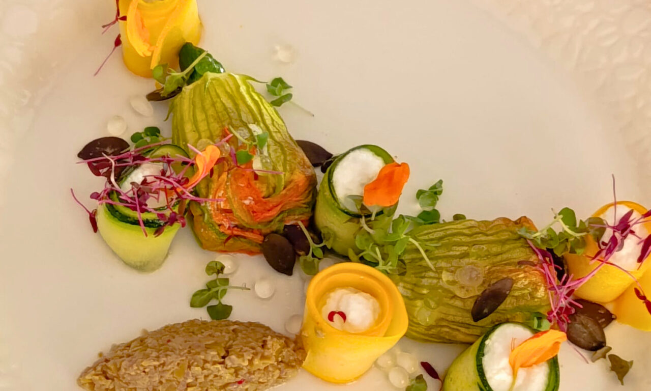 À Cabriès, Racine est un restaurant semi-gastronomique où les produits de saison inspirent une cuisine locale, inventive et profondément ancrée dans le terroir (entrée)