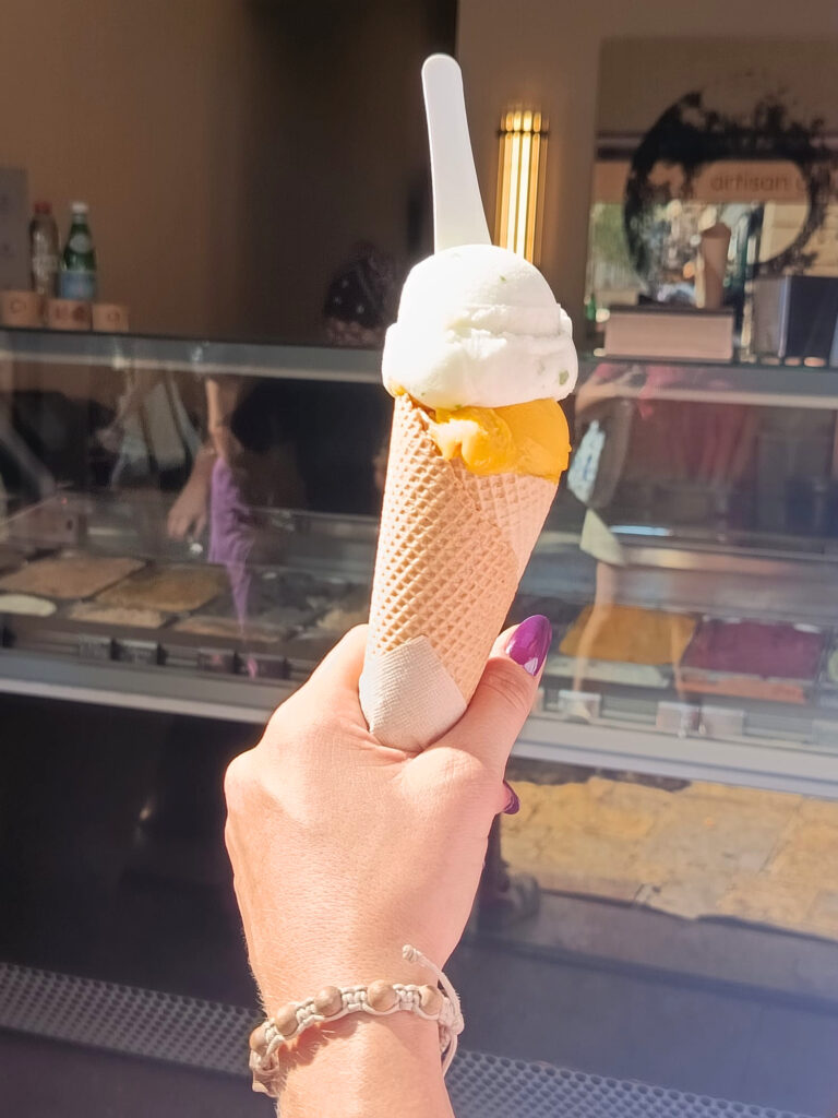 À Aix-en-Provence, le glacier artisanal Frèto fait fondre les gourmands avec ses glaces ultra crémeuses, ses parfums bien sentis et ses toppings maison (boules cornet)
