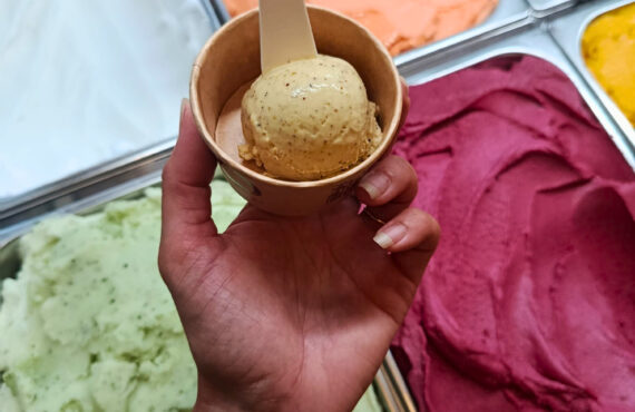 À Aix-en-Provence, le glacier artisanal Frèto fait fondre les gourmands avec ses glaces ultra crémeuses, ses parfums bien sentis et ses toppings maison (pot)