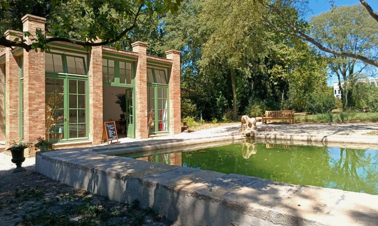 Restaurant saisonnier à Aix-en-Provence, l’Orangerie de Cézanne propose une cuisine ultra fraîche dans le cadre enchanteur de la Bastide du Jas de Bouffan (extérieur)