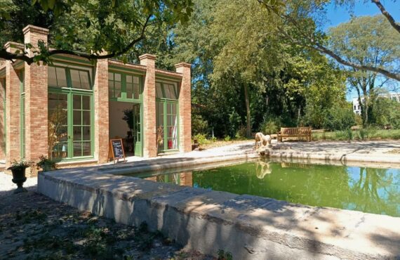 Restaurant saisonnier à Aix-en-Provence, l’Orangerie de Cézanne propose une cuisine ultra fraîche dans le cadre enchanteur de la Bastide du Jas de Bouffan (extérieur)