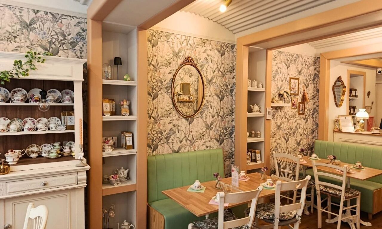 Salon de thé à Aix-en-Provence, Le Jardin de Lady Grace distille un parfum d’Angleterre entre scones maison, thés de qualité et atmosphère cosy (intérieur 2)