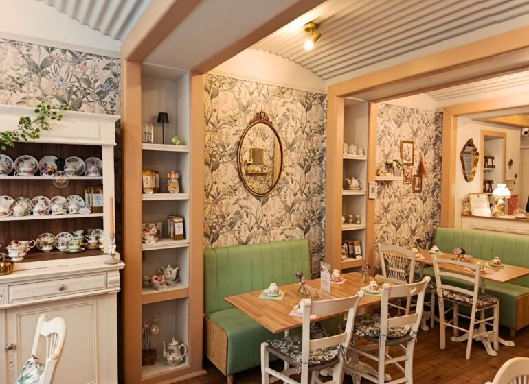 Salon de thé à Aix-en-Provence, Le Jardin de Lady Grace distille un parfum d’Angleterre entre scones maison, thés de qualité et atmosphère cosy (intérieur 2)