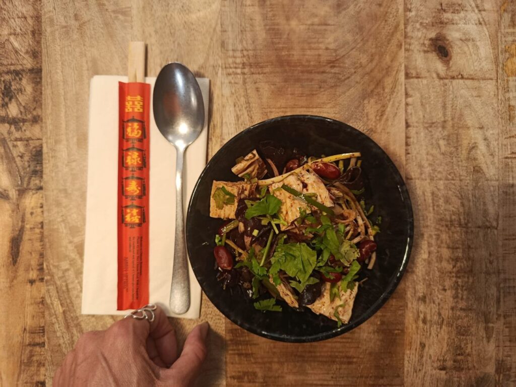 Super Dragon est une cantine chinoise à Aix-en-Provence qui propose une cuisine maison généreuse, typique, pleine de caractère et de saveurs (entrée)