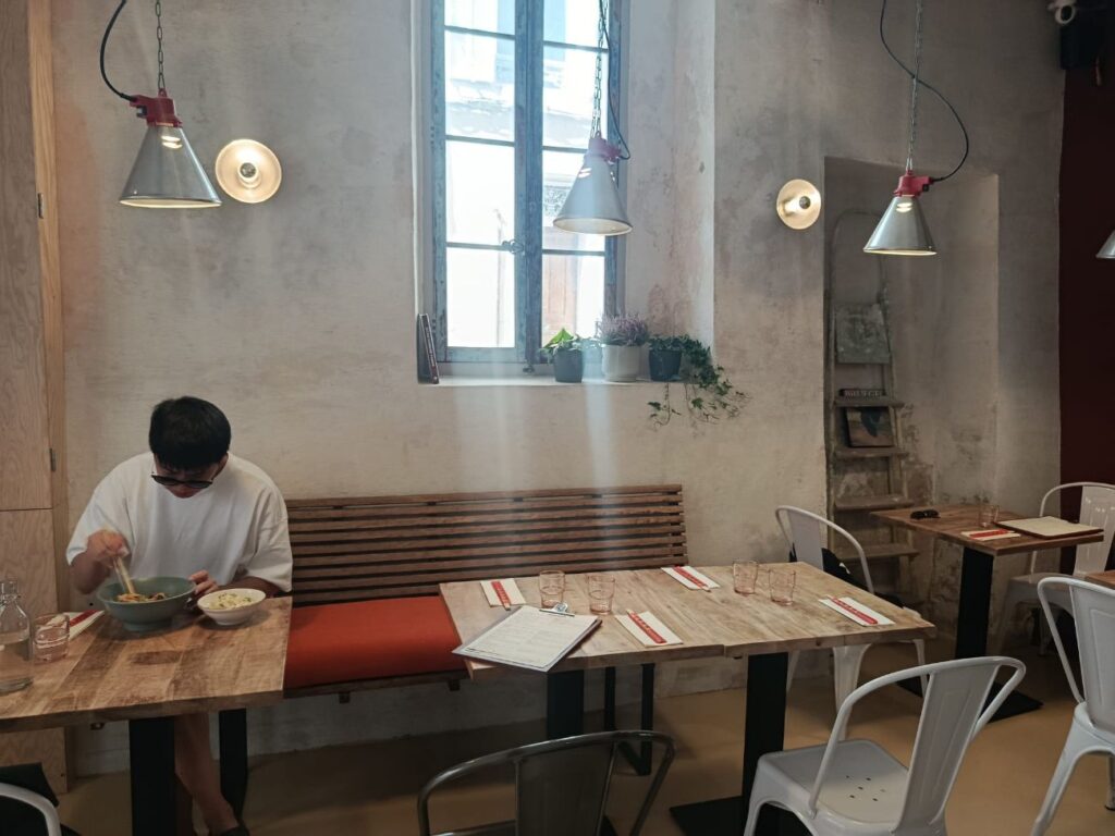 Super Dragon est une cantine chinoise à Aix-en-Provence qui propose une cuisine maison généreuse, typique, pleine de caractère et de saveurs (client)