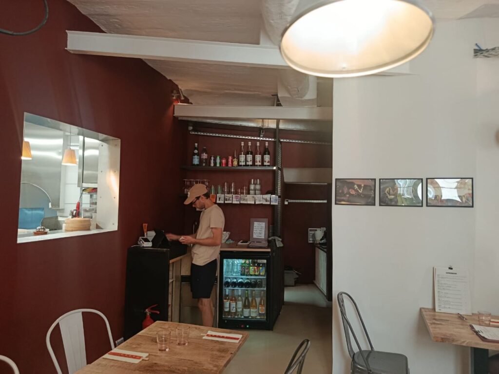 Super Dragon est une cantine chinoise à Aix-en-Provence qui propose une cuisine maison généreuse, typique, pleine de caractère et de saveurs (Jérémy)