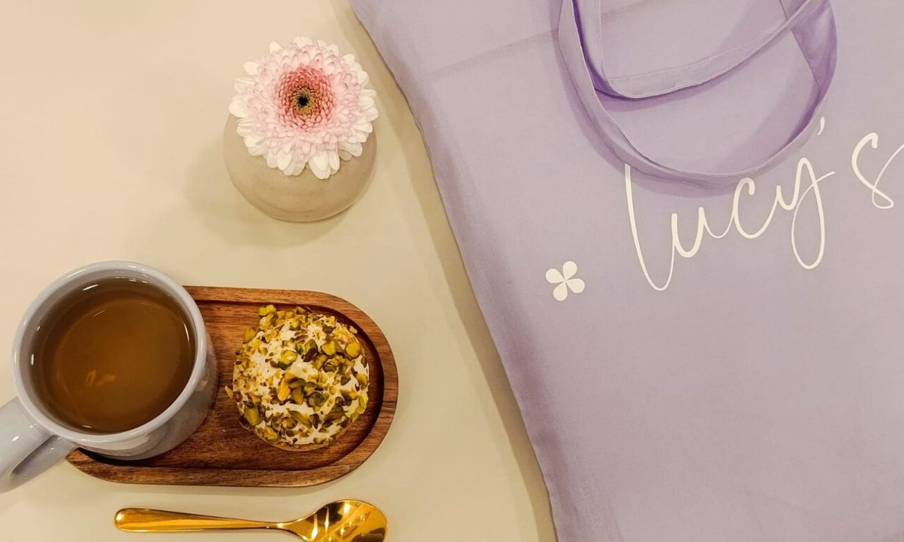 Au cœur d’Aix-en-Provence, la pâtisserie fine Lucy’s régale les becs sucrés avec ses créations artisanales aussi gourmandes que sophistiquées (goûter)