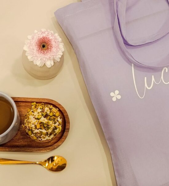 Au cœur d’Aix-en-Provence, la pâtisserie fine Lucy’s régale les becs sucrés avec ses créations artisanales aussi gourmandes que sophistiquées (goûter)